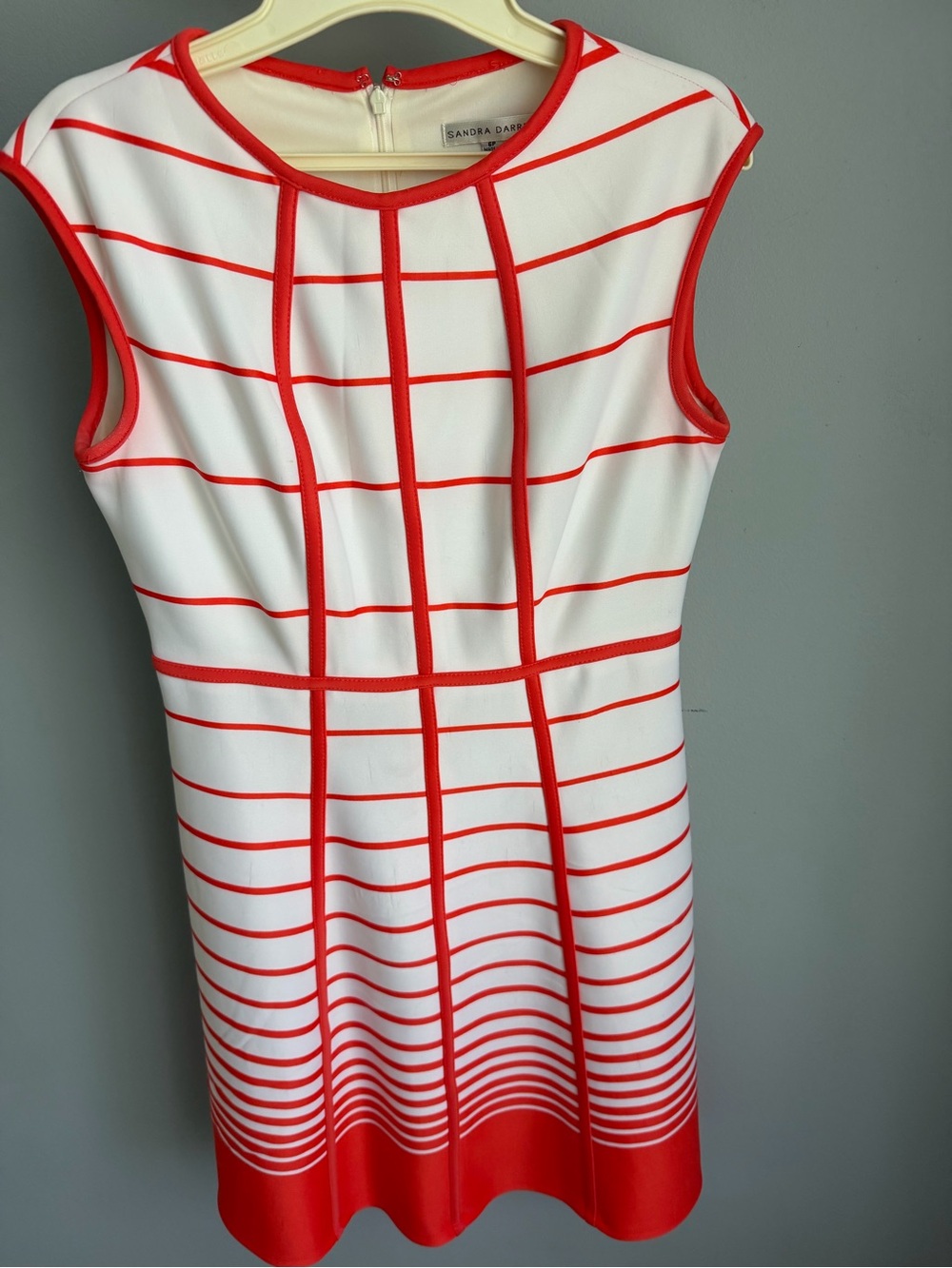 Sandra Darren White and Red Grid Sleeveless Shift Dress